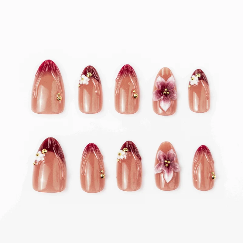 Elegantes floral-verziertes Press-On-Nagelkunst-Set Brehn