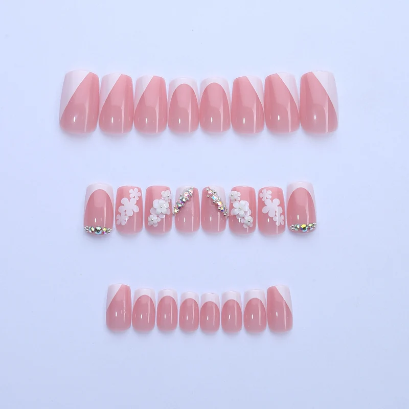 Elegantes floral-verziertes Press-On-Nagelkunst-Set Brehn
