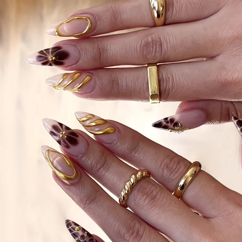 Künstlerisches Lange Press-On Nagelset mit abstraktem Design