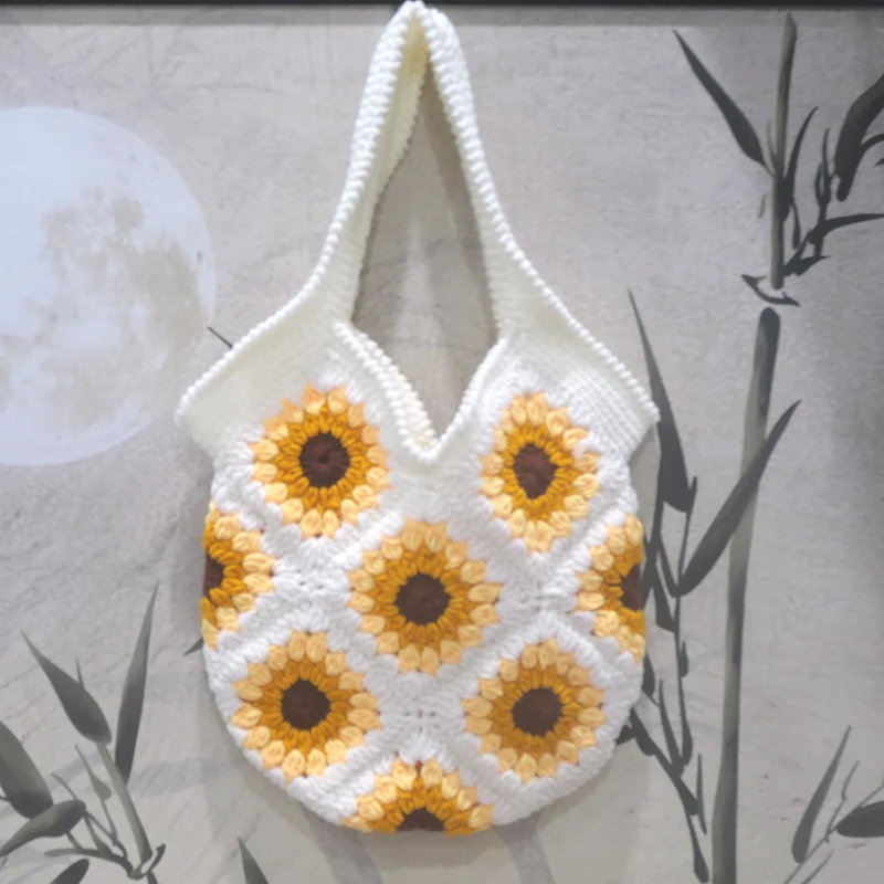 Handgefertigte Makramee-Umhängetasche mit Blumenmuster Skanto