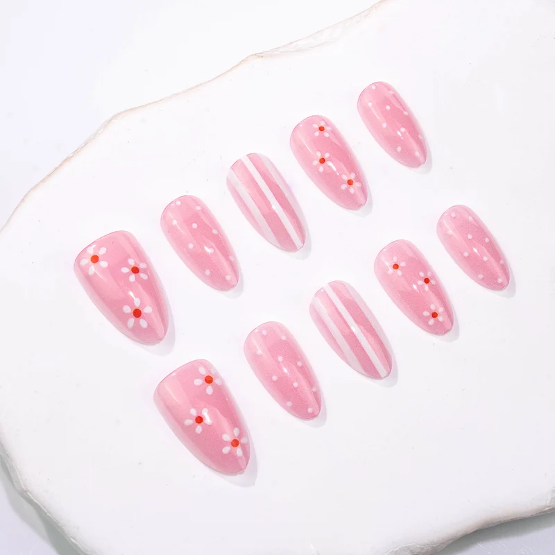 Elegantes Blumenmuster Press-On Nagelkunstset Brehn