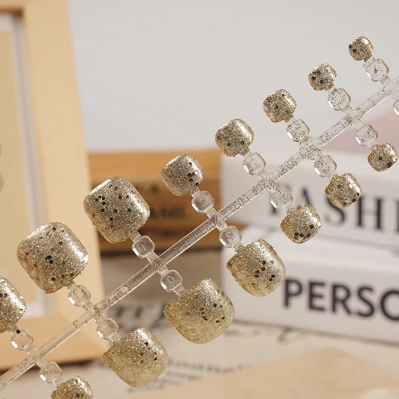 Glitzerndes Press-On Nagelkunst-Set Brehn