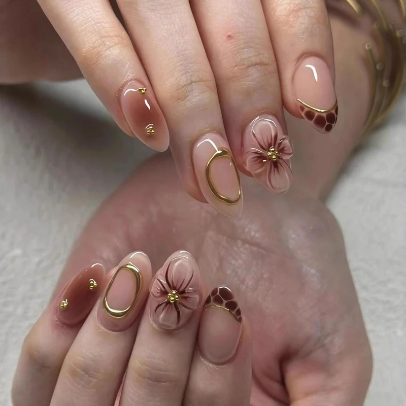Elegante Blumenakzent Druck-auf-Nagelkunst Brehn