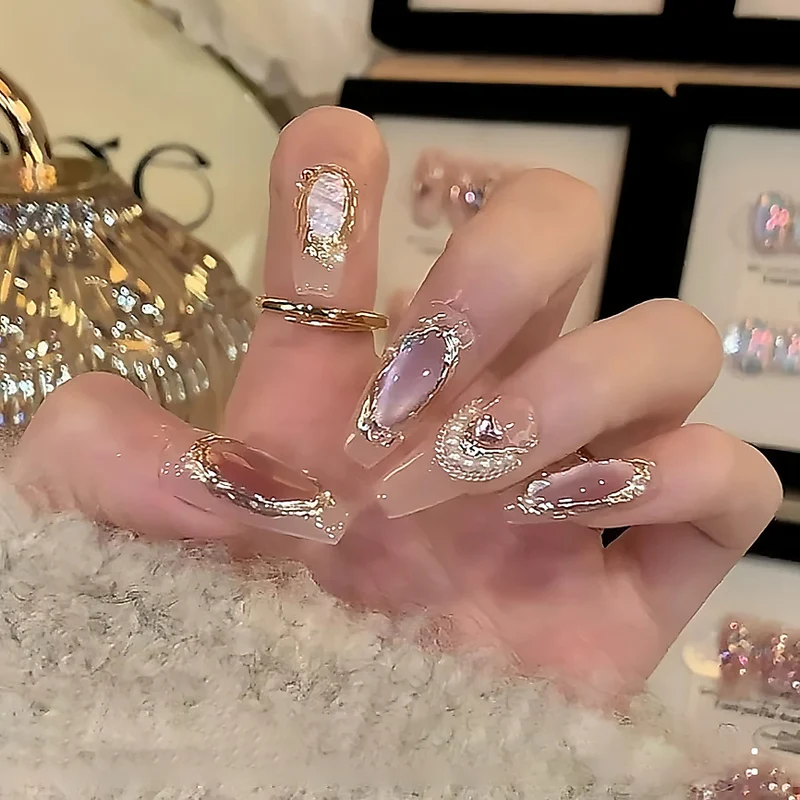 Elegante dekorative Press-On-Nagelkunst Brehn