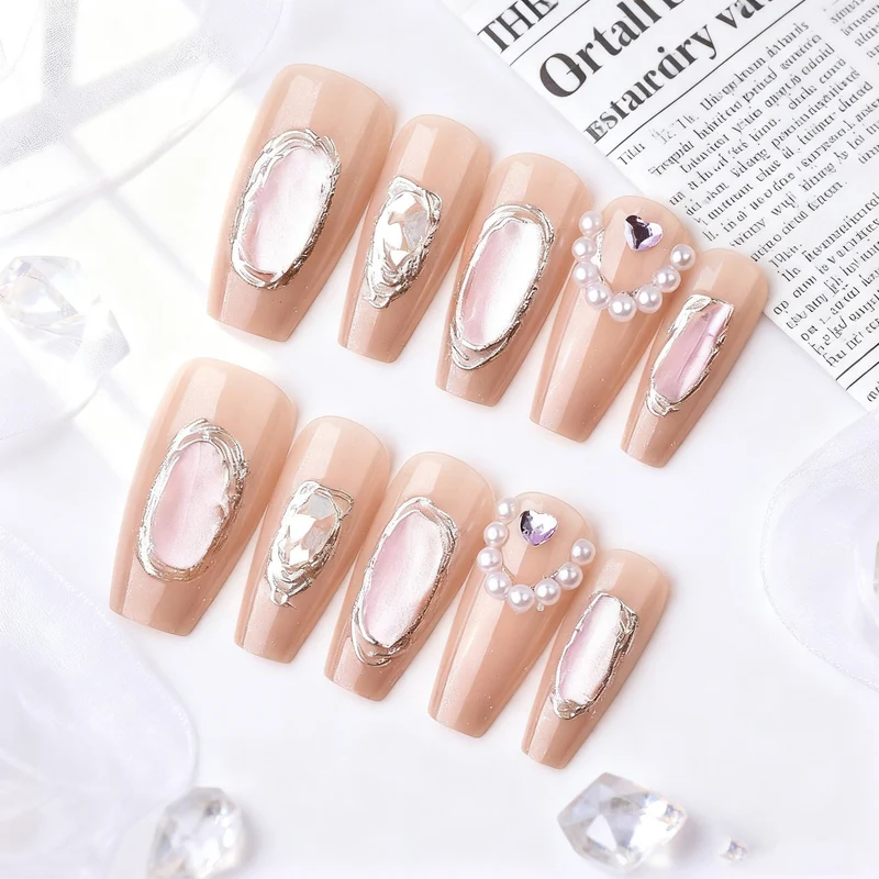 Elegante dekorative Press-On-Nagelkunst Brehn