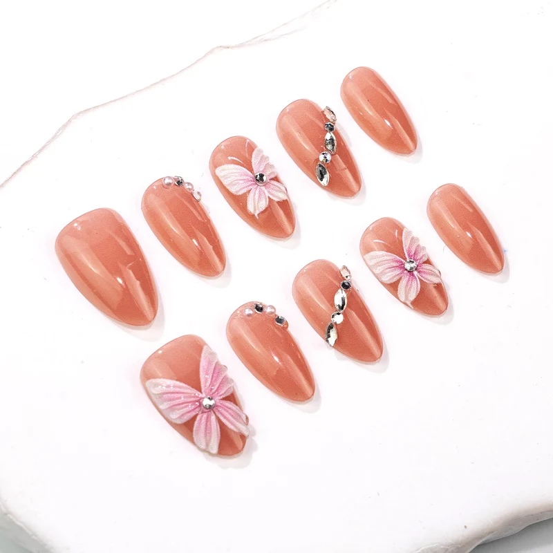 Elegante Schmetterlings-verzierte Press-On Nagelkunst Brehn