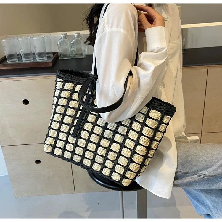 Geräumige Handtasche mit geflochtenem Design Skanto