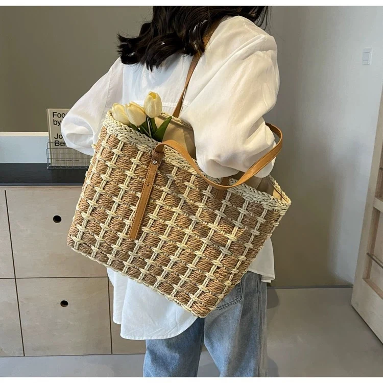 Geräumige Handtasche mit geflochtenem Design Skanto