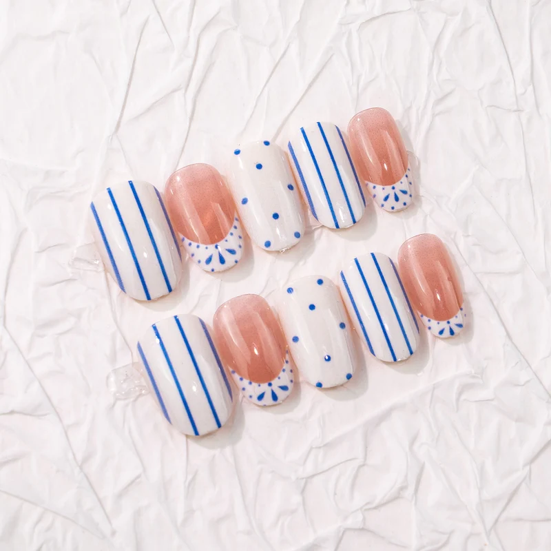 Elegantes künstlerisches Press-On-Nagelset mit geometrischen Mustern Brehn