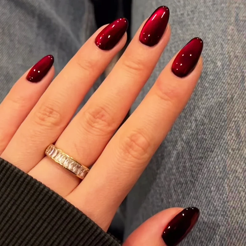 Elegantes, mandelförmiges Press-On Nageldesign Set Brehn