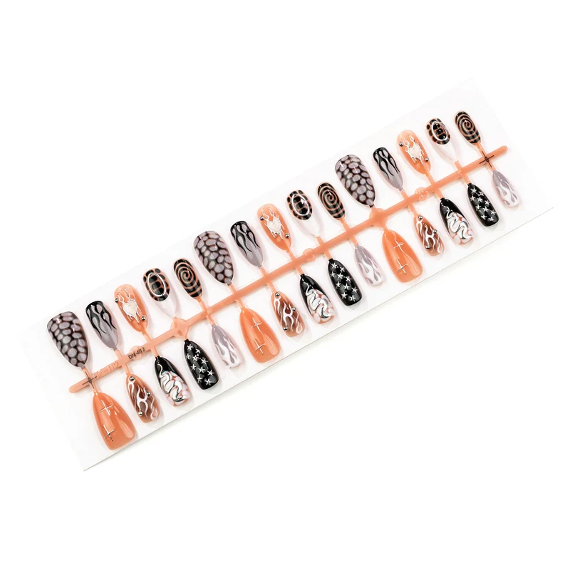 Edgy Künstlerische Press-On Nagelkunst Set Brehn