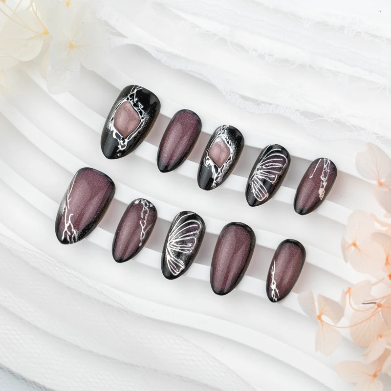 Dekorativer Stiletto Press-On Nagelset Brehn
