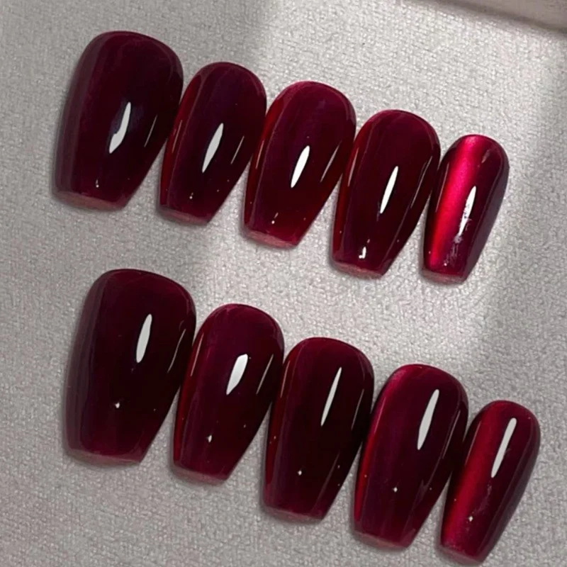 Glänzendes Press-On-Nagelset mit elegantem Finish Brehn