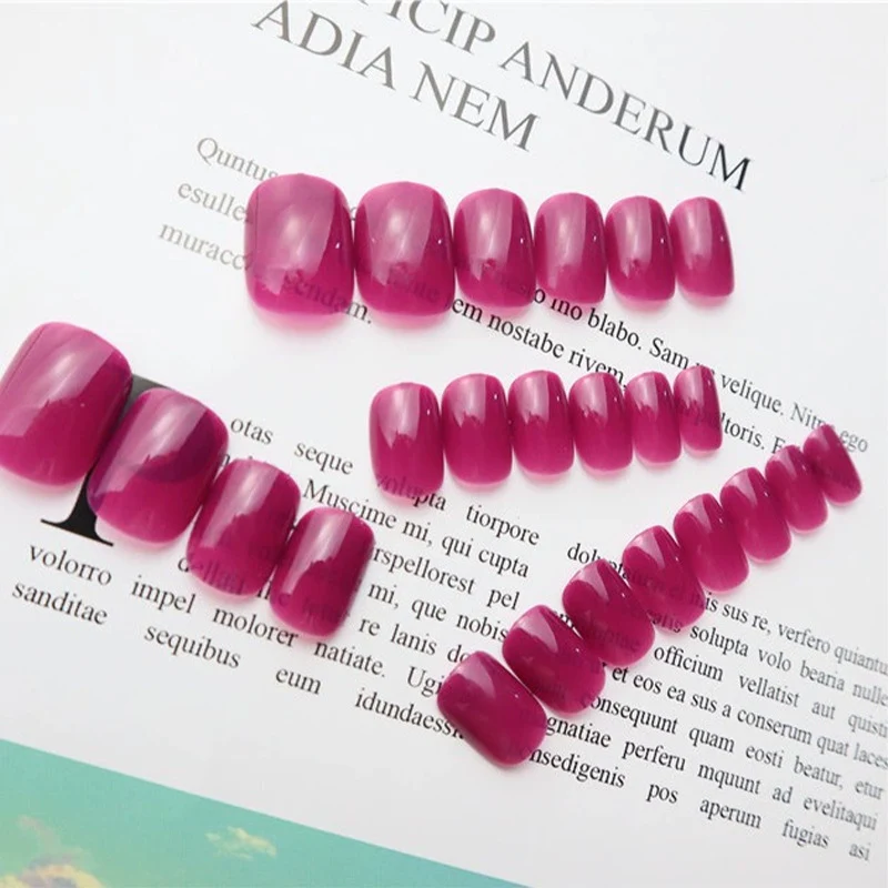 Glänzendes Press-On-Nagelset mit funkelndem Finish Brehn