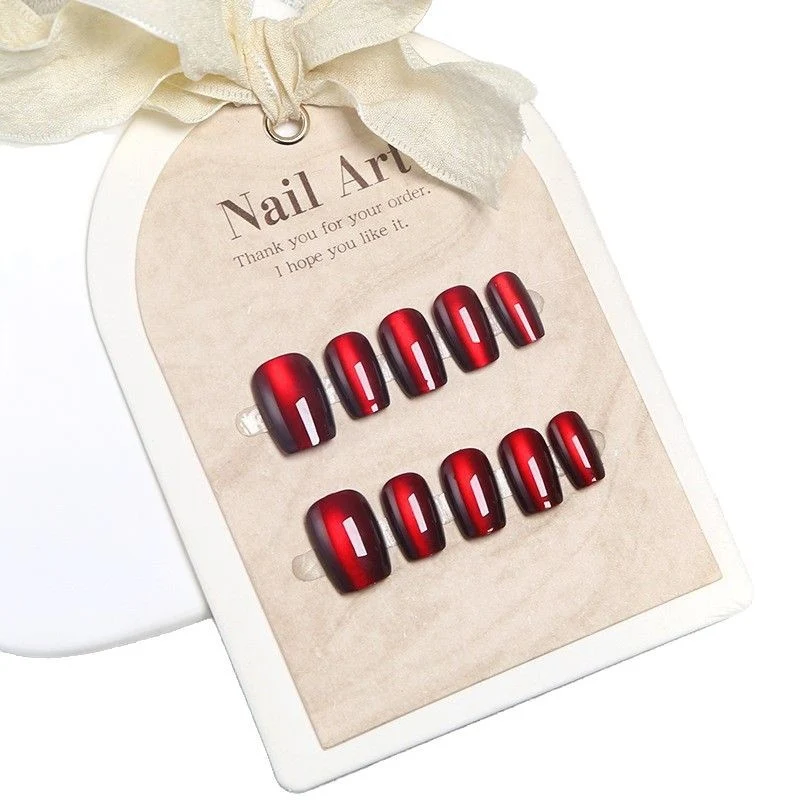 Glänzendes Press-On Nagelset mit elegantem Finish Brehn