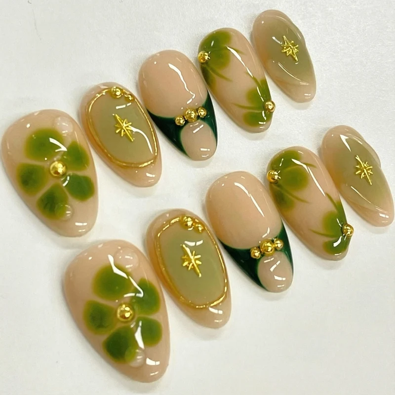 Elegante botanische Nagelkunst Brehn