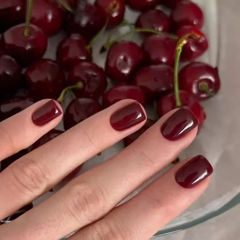 Glossy Press-On Nail Set Brehn