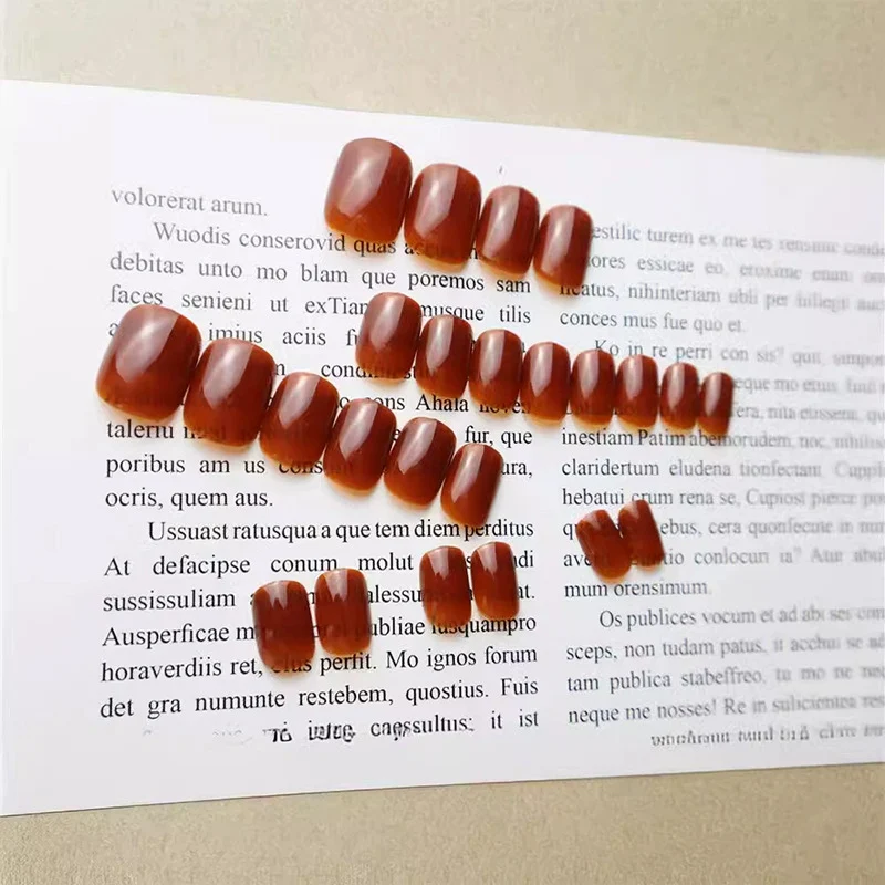 Glänzendes Press-On Nagelset Brehn