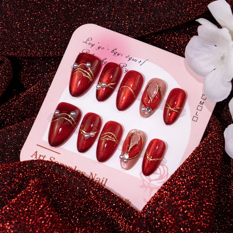 Dekoratives Press-On-Nagelkunst-Set mit Perlenakzenten Brehn