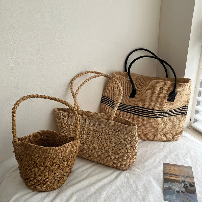 Handgefertigte Strohtasche mit modernem Streifenmuster Skanto