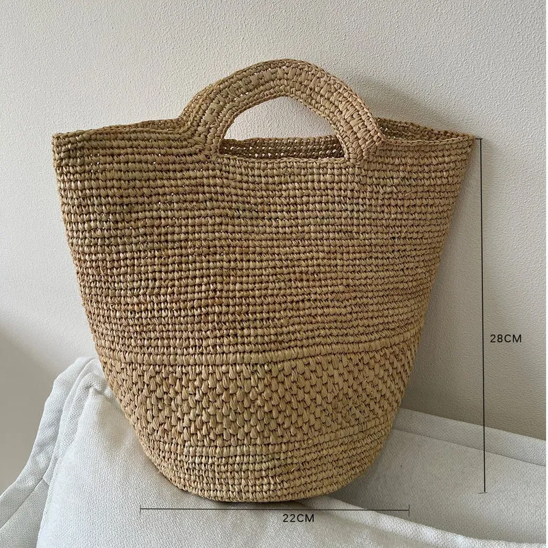 Handgefertigte Strohtasche mit modernem Streifenmuster Skanto