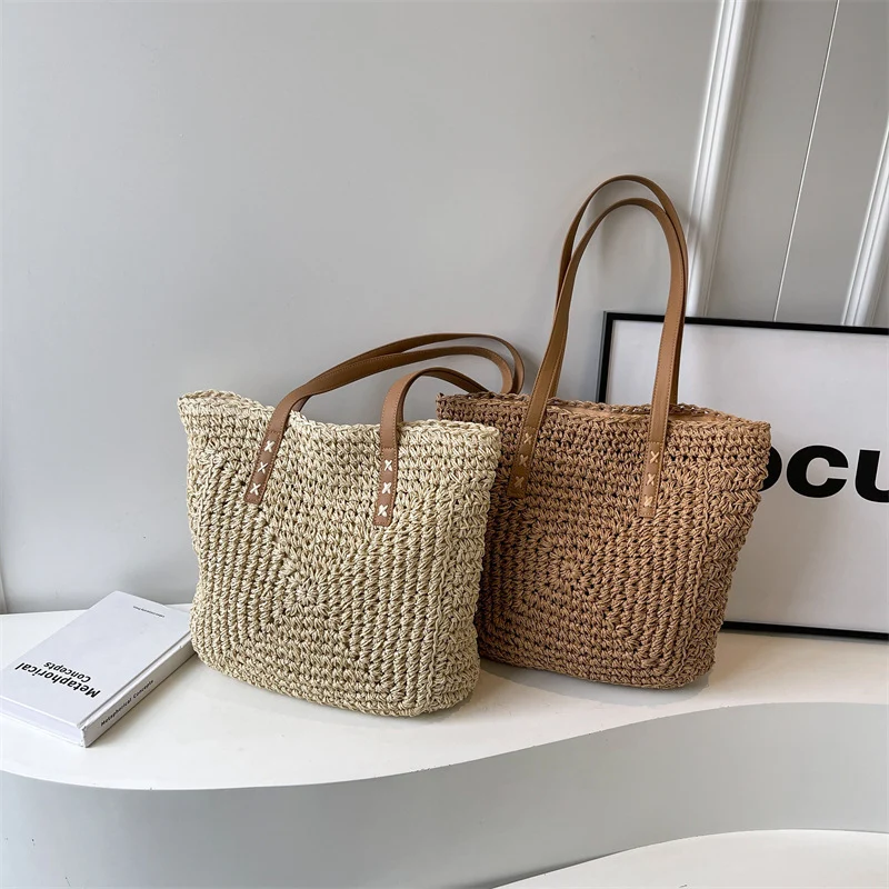 Geflochtene Strandtasche mit eleganten Lederdetails Skanto