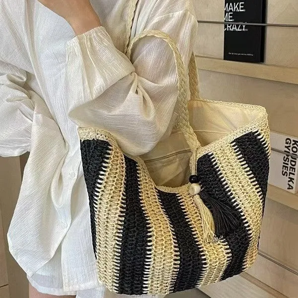 Geflochtene Strandtasche mit dekorativem Quastenanhänger Skanto