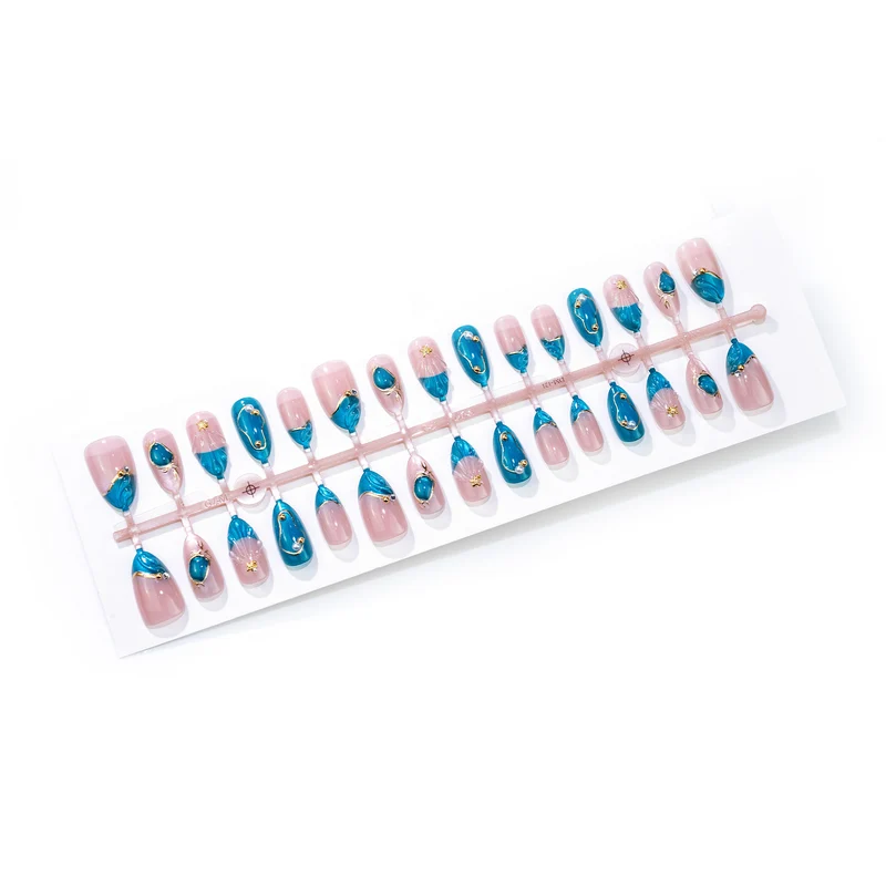 Dekorative Press-On Nail Art Set mit bunten Designs Brehn