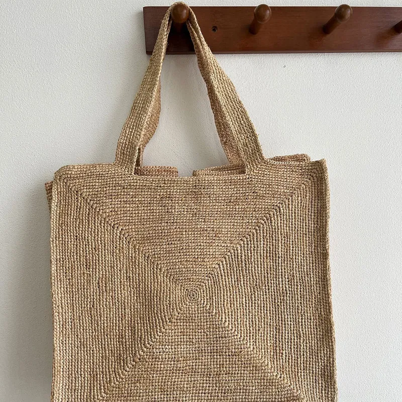 Handgemachte Strohtasche im stilvollen Design Skanto