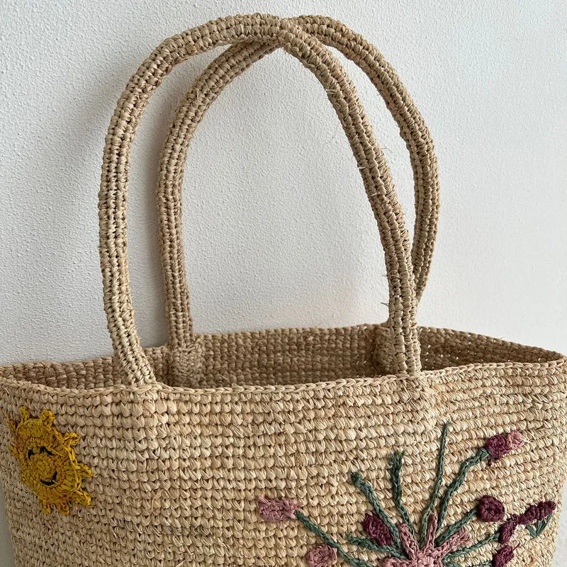 Handgemachte Strohtasche mit Blumenstickerei Skanto