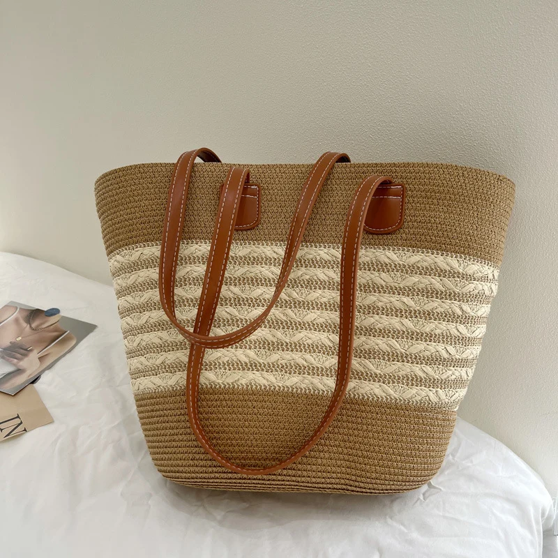 Handgemachte Strohtasche mit eleganten Lederakzenten Skanto