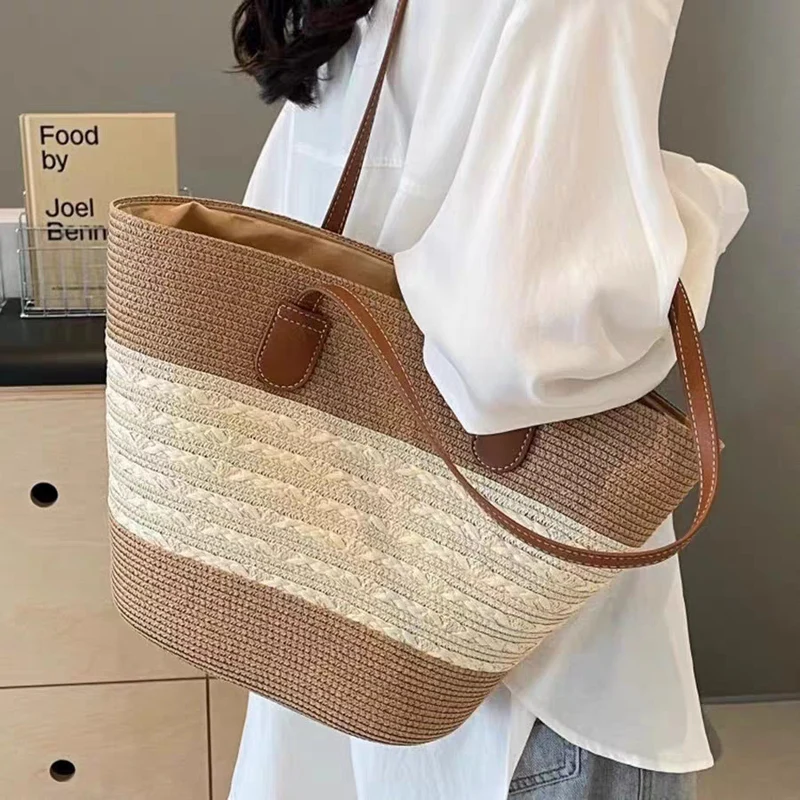 Elegante Raffia-Tote-Bag mit künstlerischem Wellenmuster Skanto