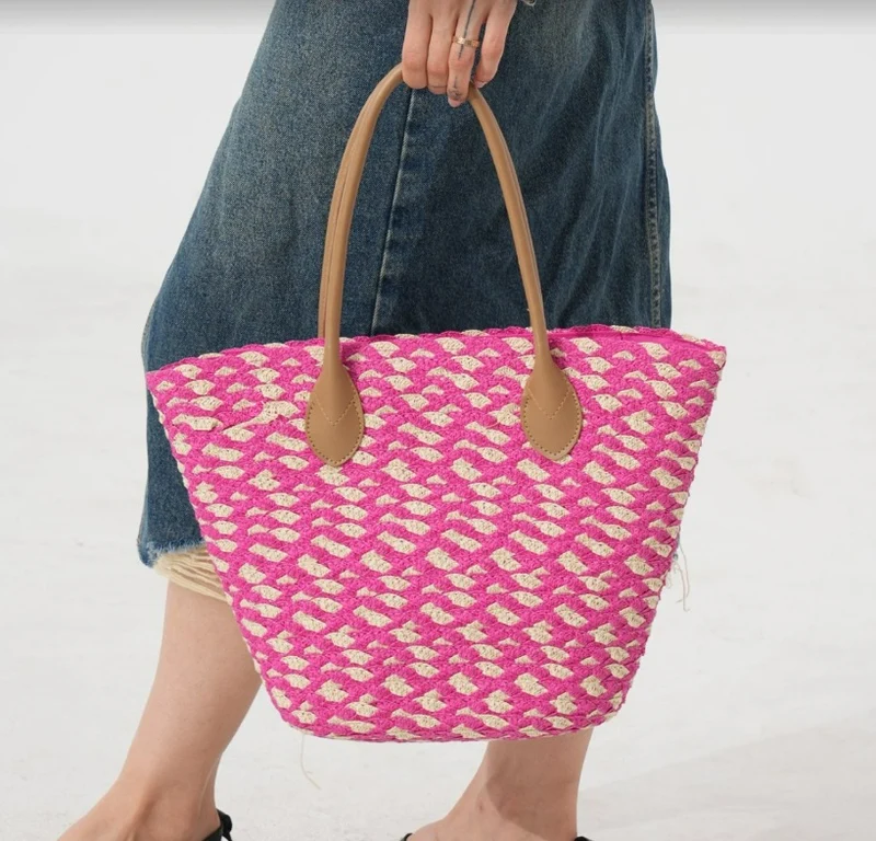 Stroh-Tote-Bag mit stilvollem Zickzackmuster und Ledergriff Skanto