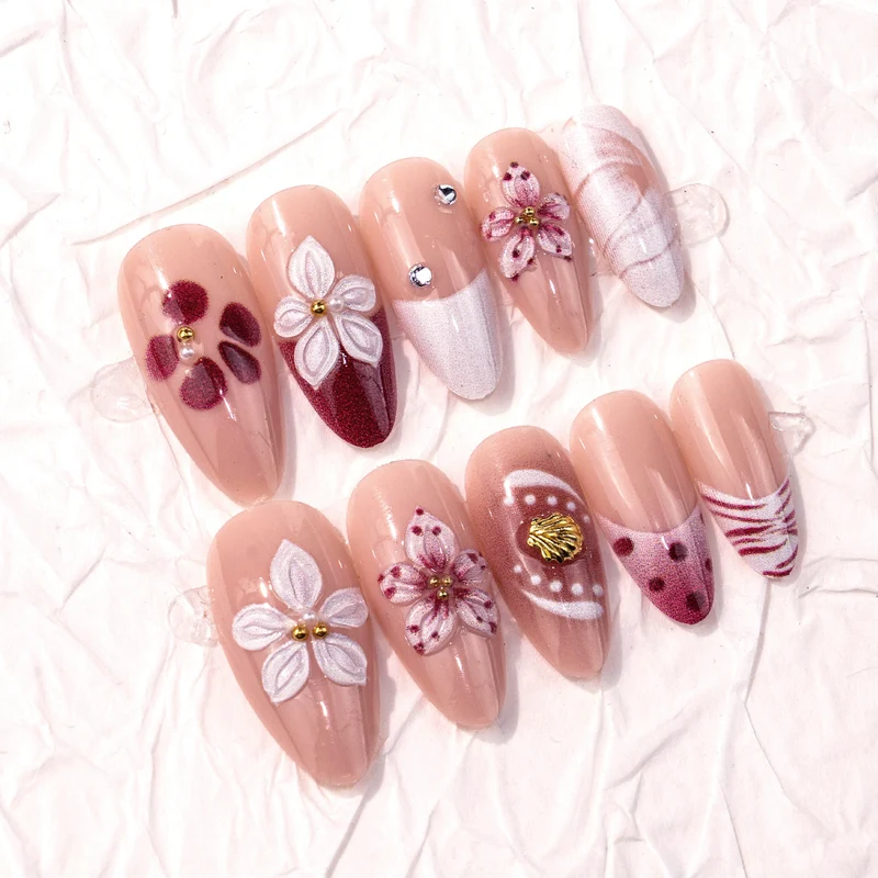 Künstlerisch floral dekorierte Press-on Nägel