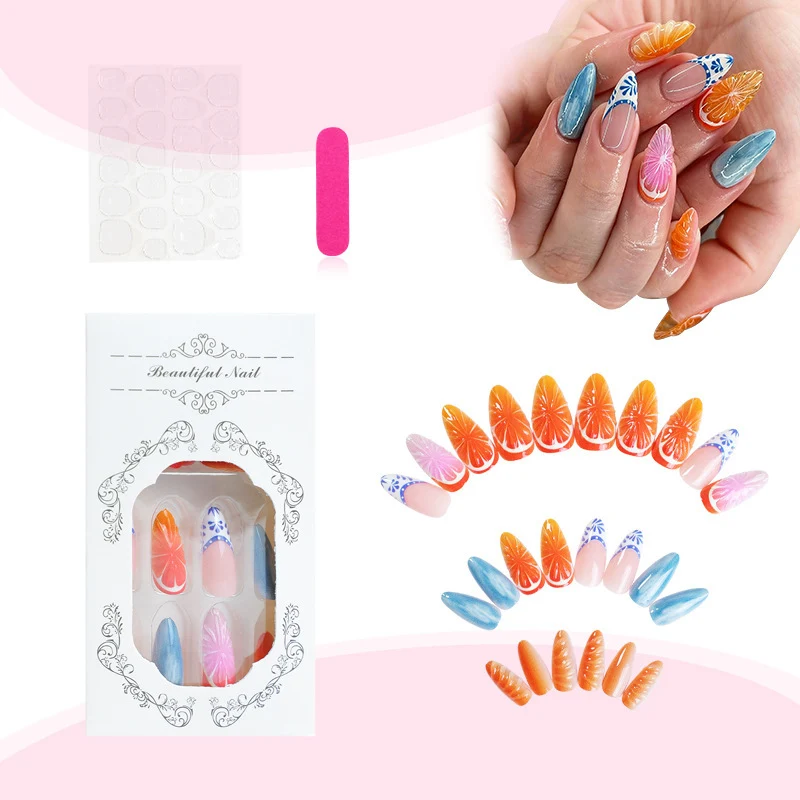 Künstlerisches Blumendesign und geometrisches Press-On-Nagelset