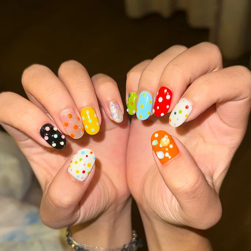 Dekoratives Polka Dot Press-On Nagelkunst Set Brehn