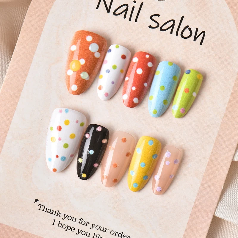 Dekoratives Polka Dot Press-On Nagelkunst Set Brehn