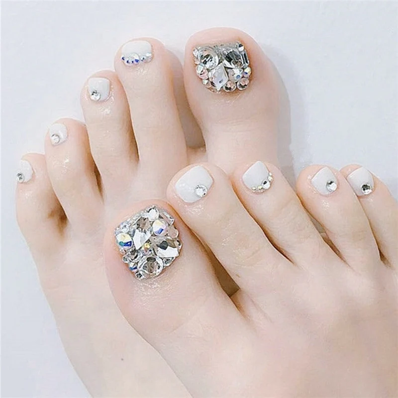 Glamouröse mit Strass verzierte Press-On Fußnägel Brehn