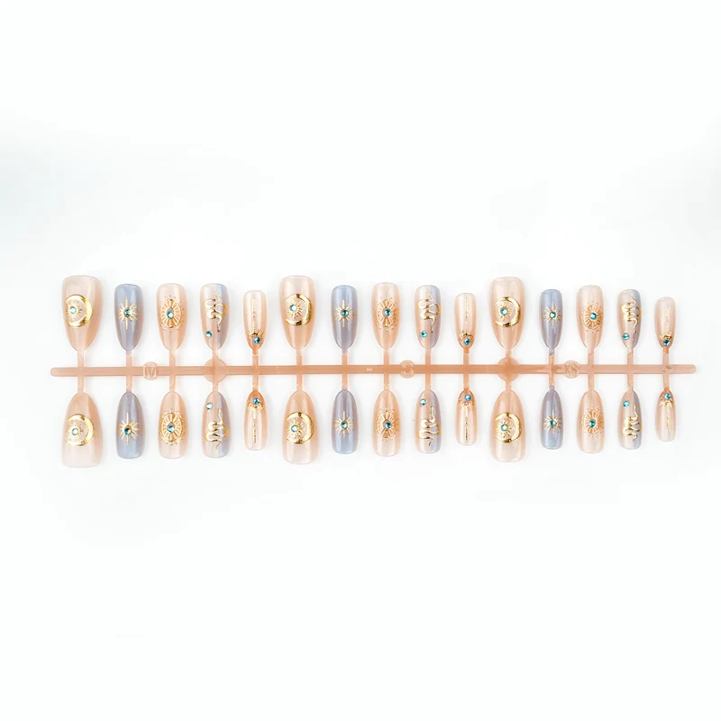 Himmlisch inspiriertes Press-On-Nagelkunst-Set Brehn