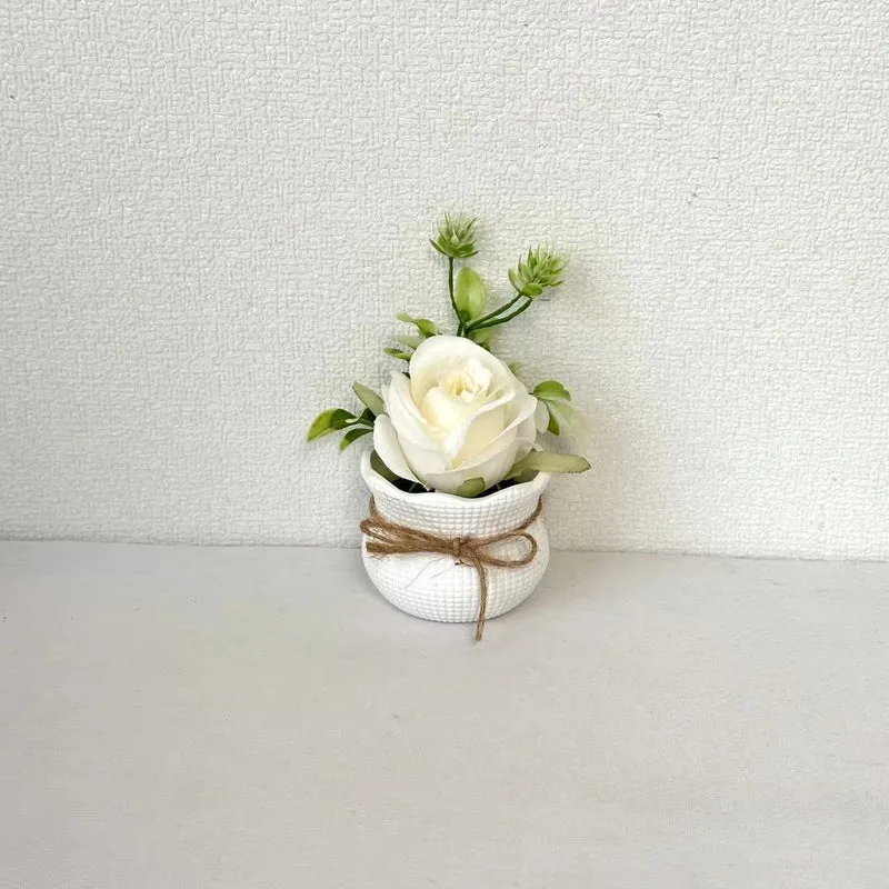 Dekorative Kunstblumenarrangement