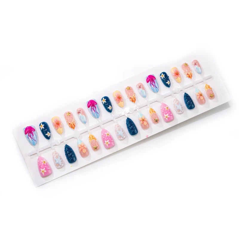 Strand-inspirierte Press-On Nagelkunst Brehn