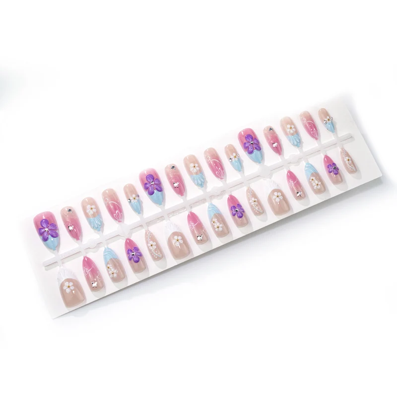 Dekorativer Floral Press-On Nail Set Brehn