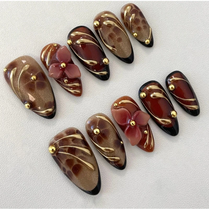 Dekorativer Floral Press-On Nagelkunst Set Brehn