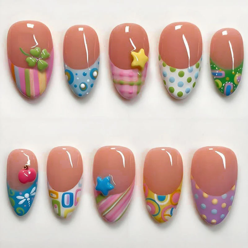 Kreatives gemustertes Press-On Nagelkunst Set Brehn