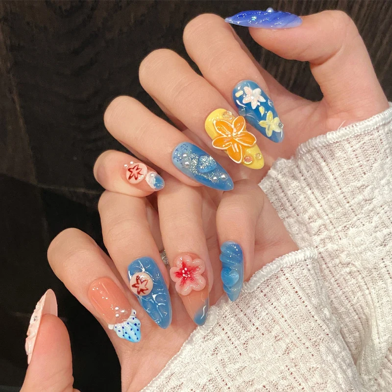 Dekorative Blumendekorations-Nagelkunst Brehn