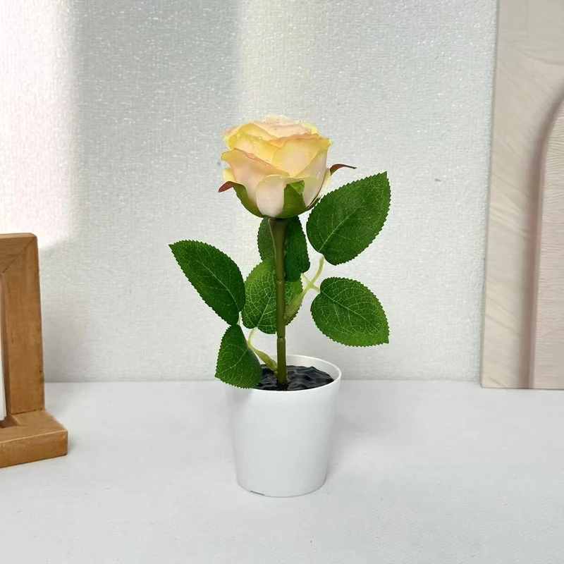 Dekorative Künstliche Rose für die Wohnkultur-Darstellung