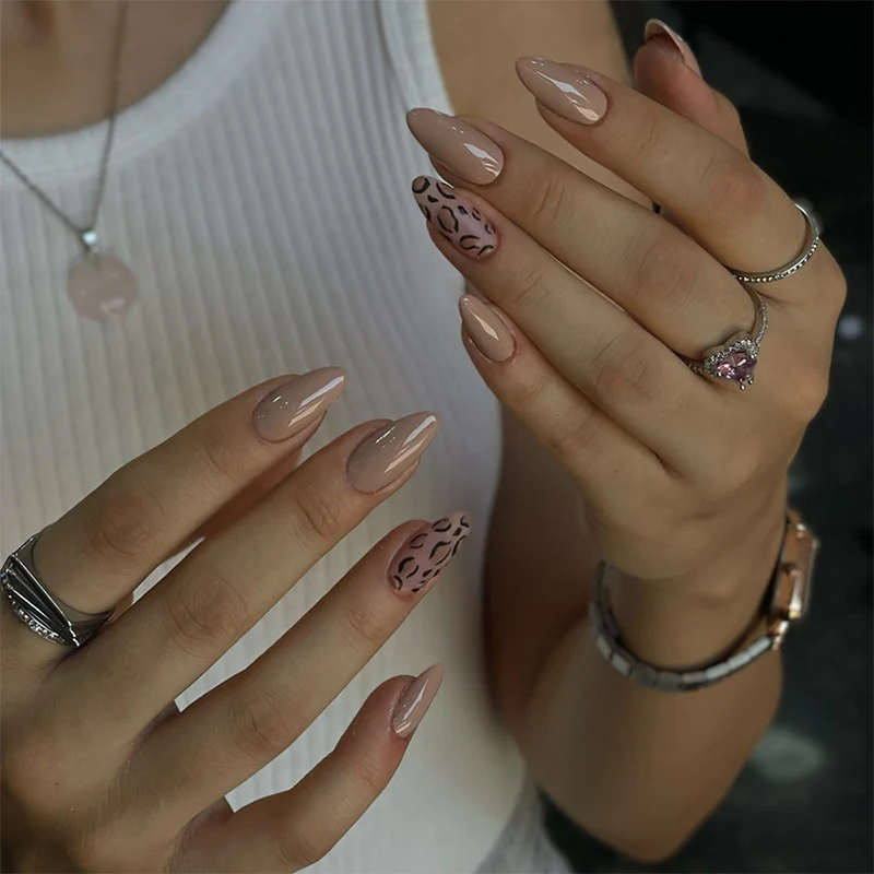 Kreatives Tierdruck Press-On Nagelkunst Set Brehn