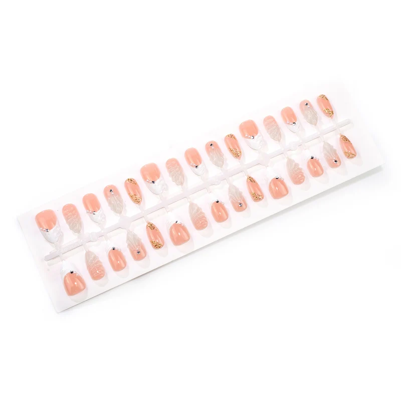 Chic Press-On Nail Art Set mit elegantem Design Brehn