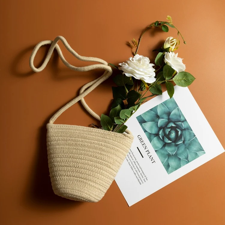 Handgeknüpfte Handtasche mit stilvollem Textilmix Skanto