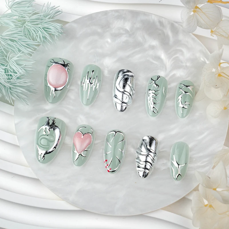 Künstlerisches Press-On Nagelkunstset mit Silber- und Kristallakzenten Brehn